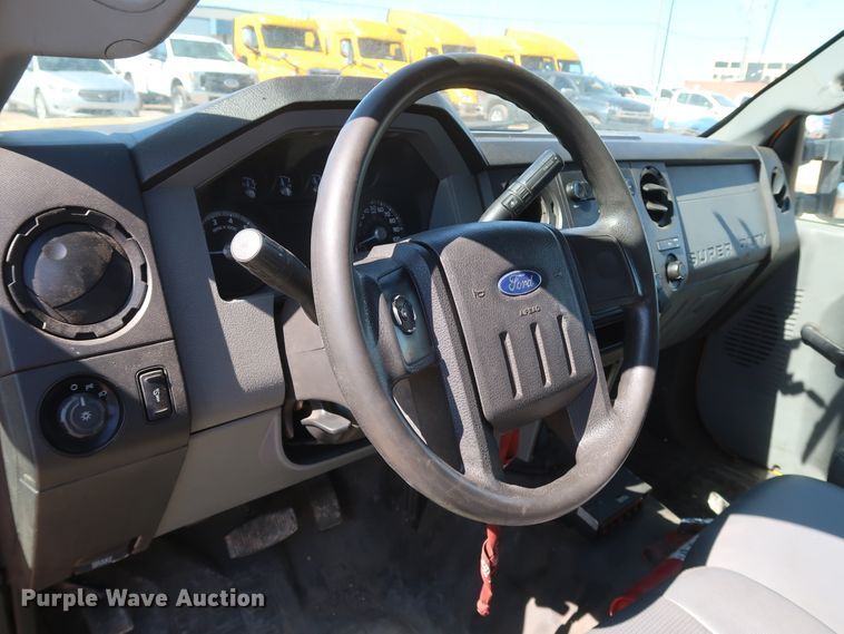 image for item IY9131 2015 Ford F350 Super Duty  utility bed pickup truck