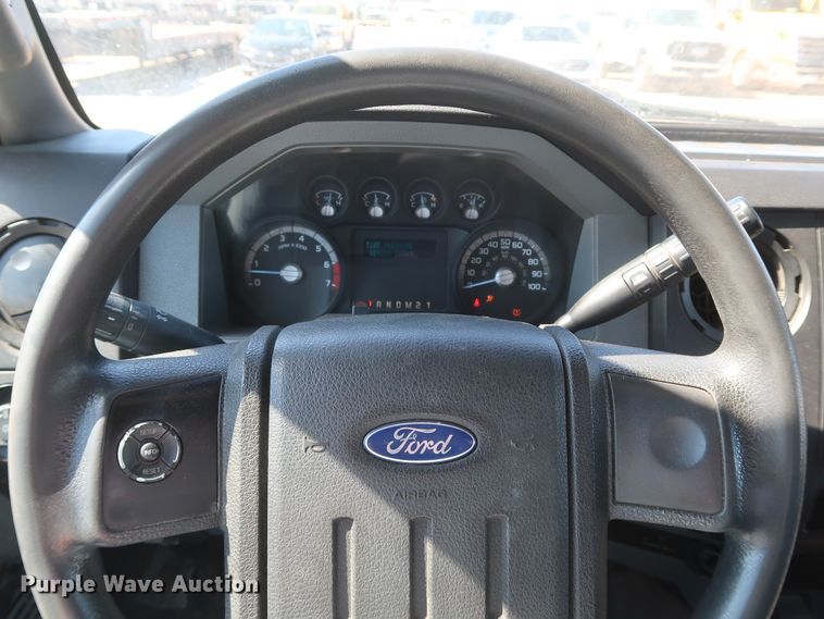 image for item IY9131 2015 Ford F350 Super Duty  utility bed pickup truck