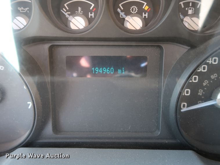 image for item IY9131 2015 Ford F350 Super Duty  utility bed pickup truck