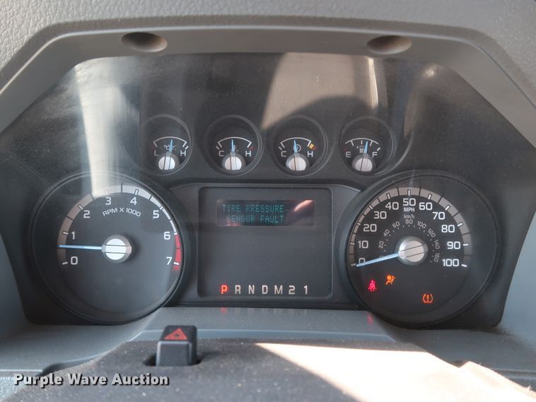 image for item IY9131 2015 Ford F350 Super Duty  utility bed pickup truck