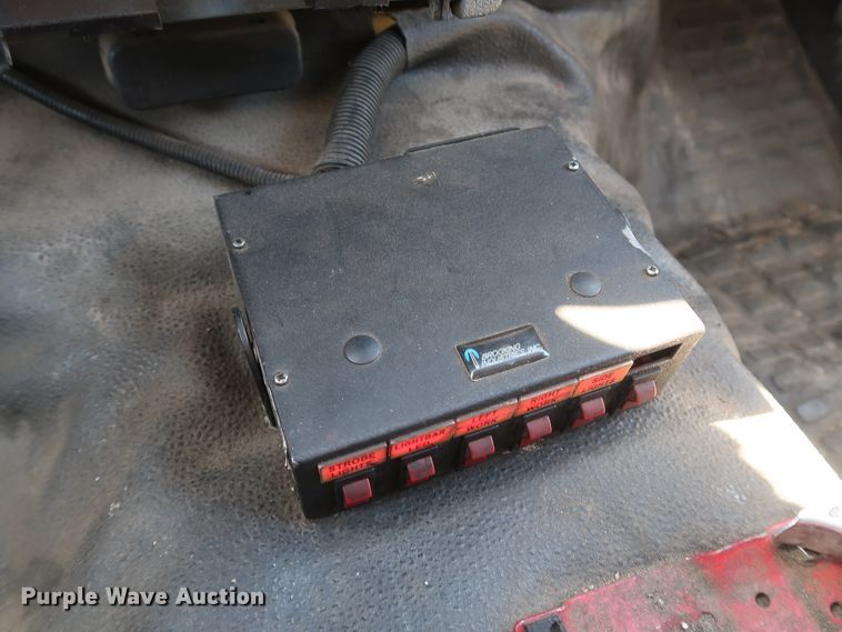 image for item IY9131 2015 Ford F350 Super Duty  utility bed pickup truck