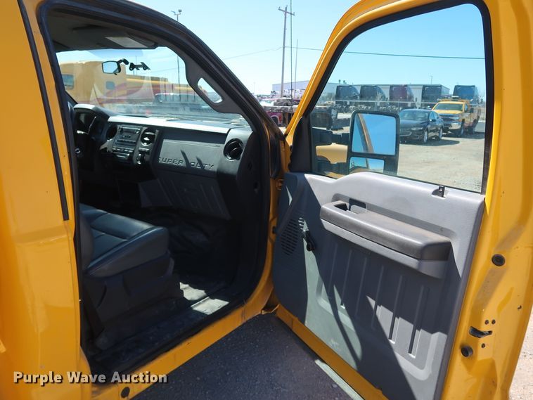 image for item IY9131 2015 Ford F350 Super Duty  utility bed pickup truck