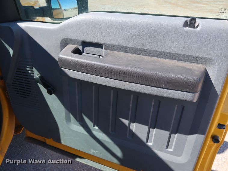 image for item IY9131 2015 Ford F350 Super Duty  utility bed pickup truck