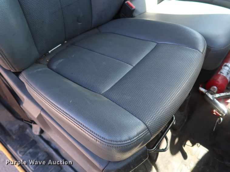 image for item IY9131 2015 Ford F350 Super Duty  utility bed pickup truck