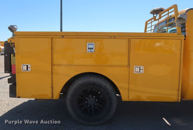 image for item IY9131 2015 Ford F350 Super Duty  utility bed pickup truck