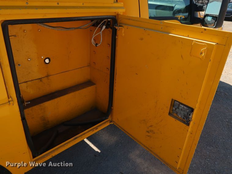 image for item IY9131 2015 Ford F350 Super Duty  utility bed pickup truck