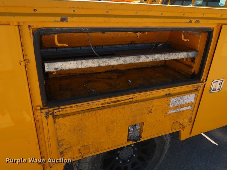 image for item IY9131 2015 Ford F350 Super Duty  utility bed pickup truck