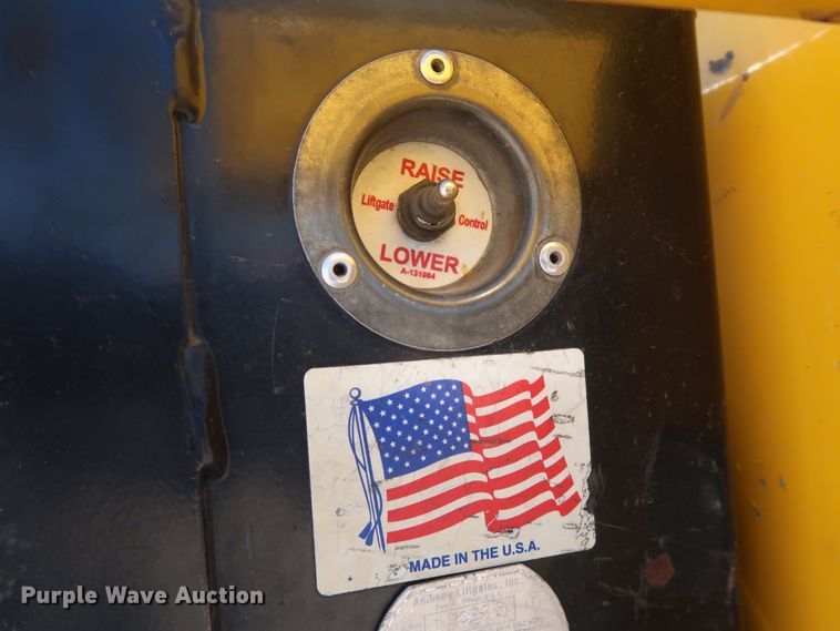 image for item IY9131 2015 Ford F350 Super Duty  utility bed pickup truck