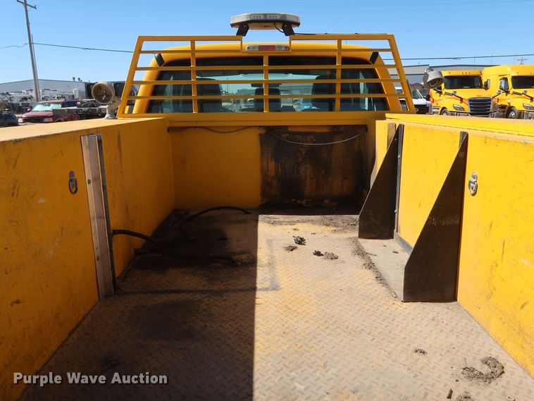 image for item IY9131 2015 Ford F350 Super Duty  utility bed pickup truck