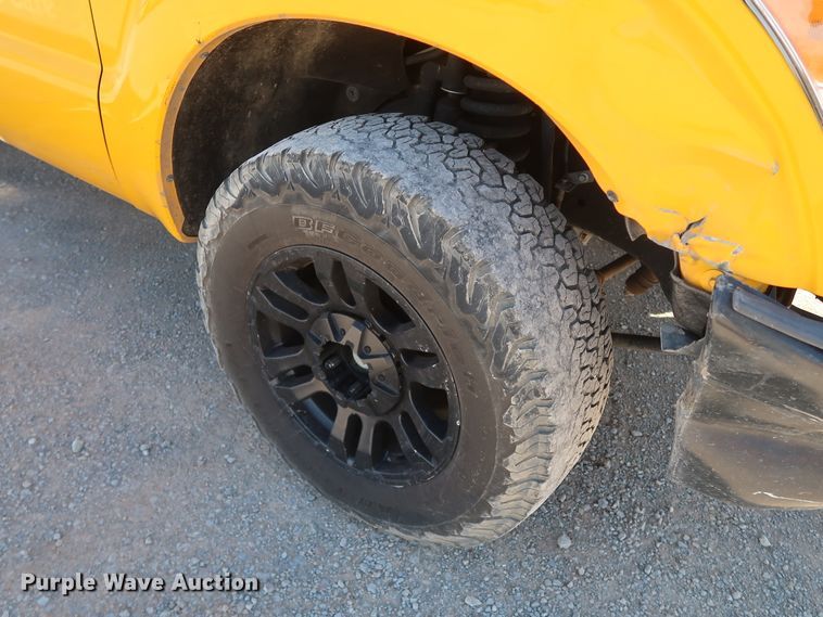 image for item IY9131 2015 Ford F350 Super Duty  utility bed pickup truck