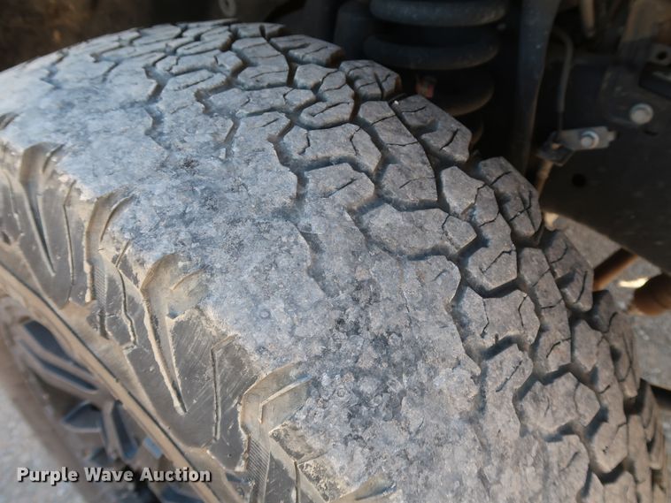 image for item IY9131 2015 Ford F350 Super Duty  utility bed pickup truck