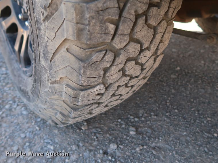 image for item IY9131 2015 Ford F350 Super Duty  utility bed pickup truck