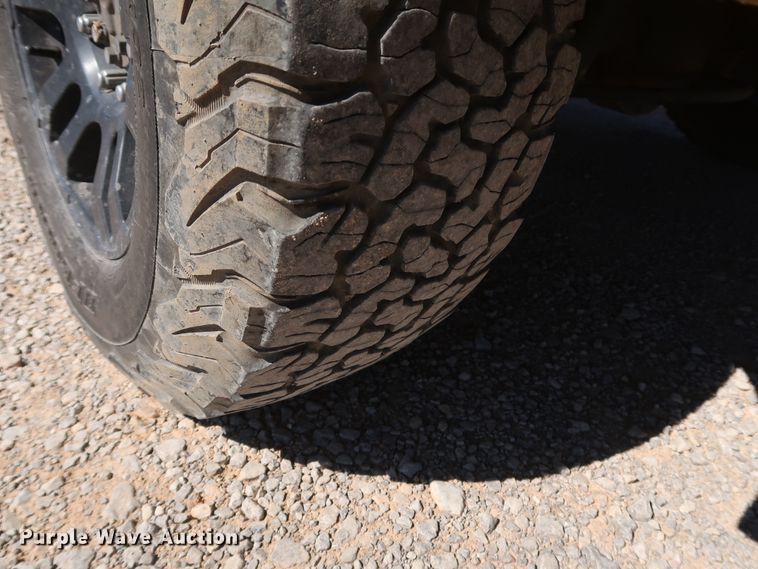 image for item IY9131 2015 Ford F350 Super Duty  utility bed pickup truck