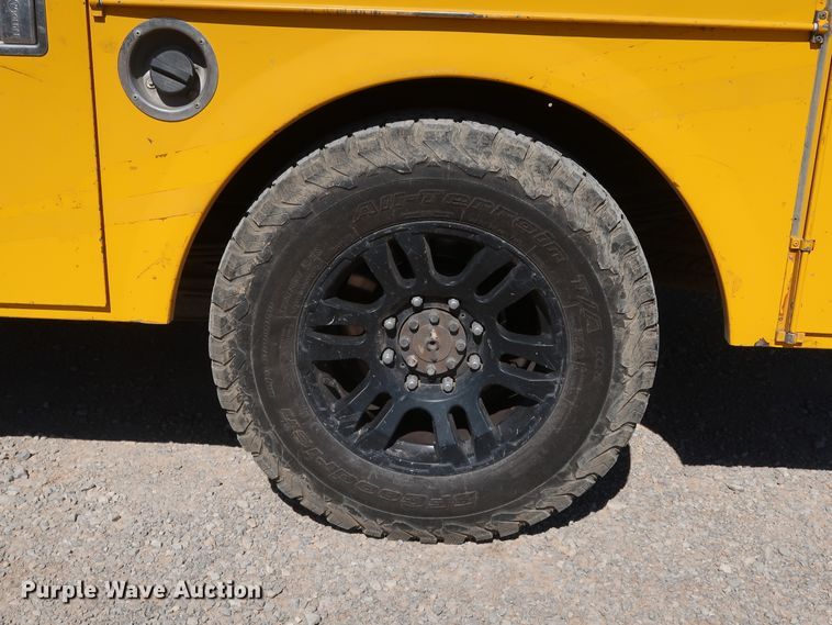 image for item IY9131 2015 Ford F350 Super Duty  utility bed pickup truck