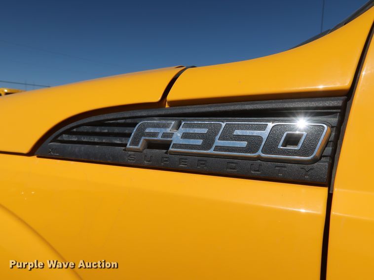 image for item IY9131 2015 Ford F350 Super Duty  utility bed pickup truck