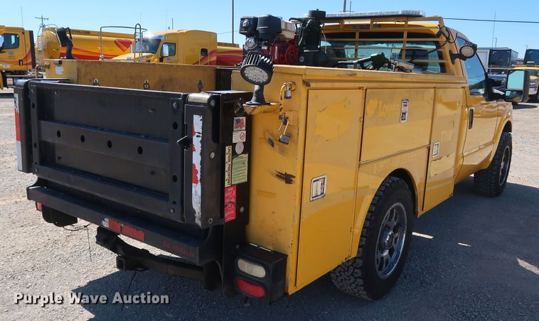 image for item IY9135 2014 Ford F350 Super Duty  utility bed pickup truck