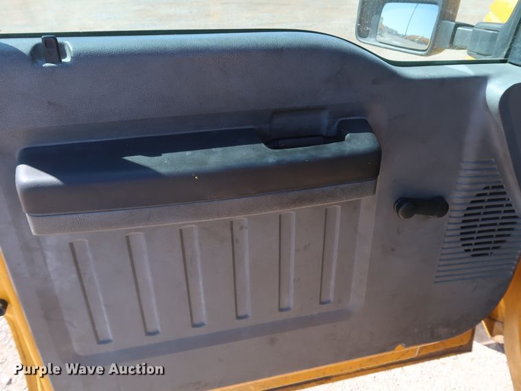 image for item IY9135 2014 Ford F350 Super Duty  utility bed pickup truck