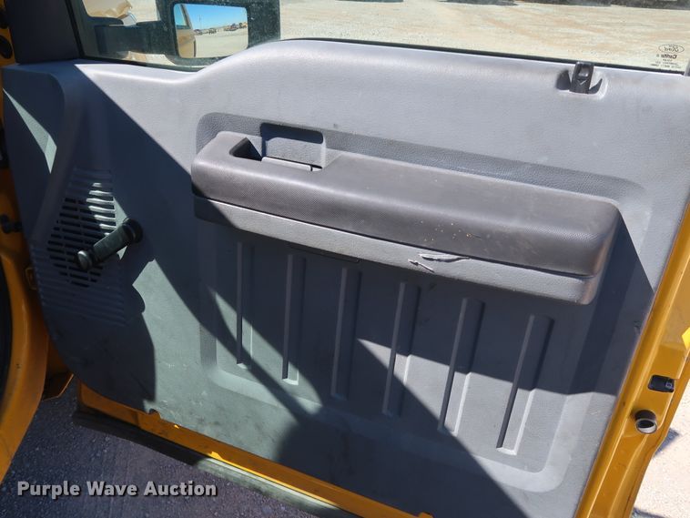 image for item IY9135 2014 Ford F350 Super Duty  utility bed pickup truck