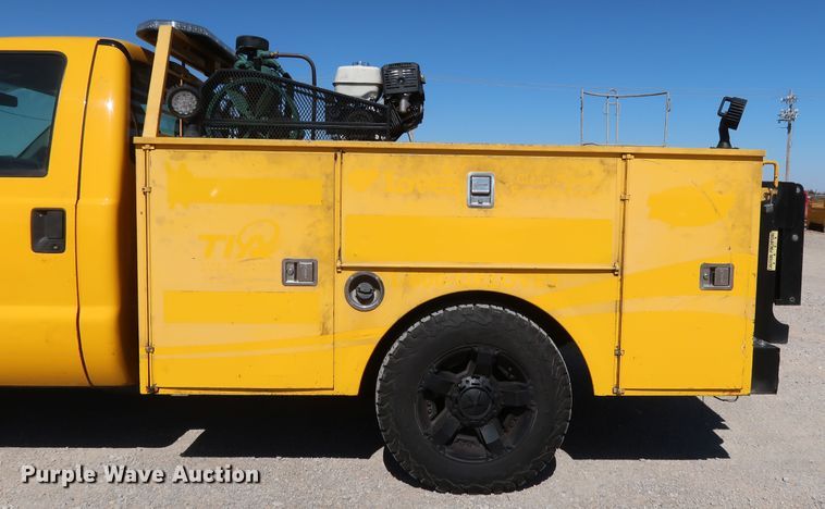 image for item IY9135 2014 Ford F350 Super Duty  utility bed pickup truck