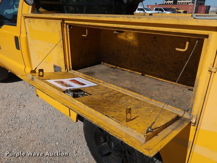 image for item IY9135 2014 Ford F350 Super Duty  utility bed pickup truck