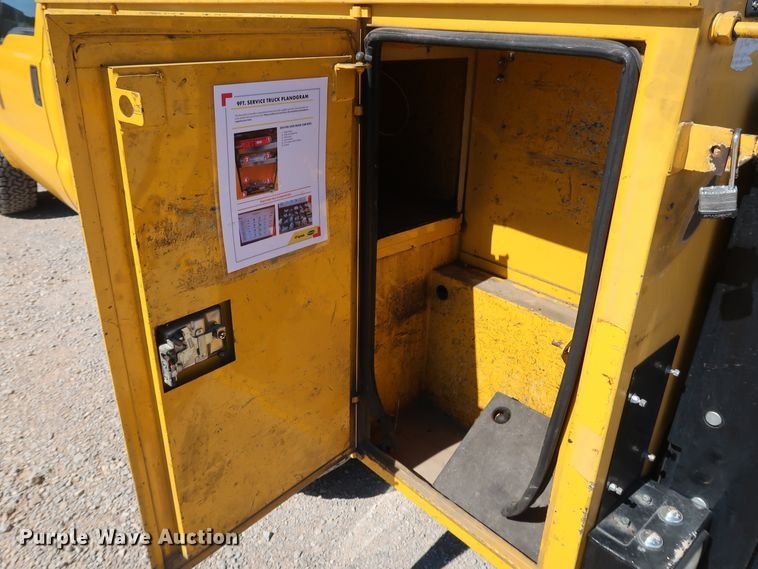 image for item IY9135 2014 Ford F350 Super Duty  utility bed pickup truck