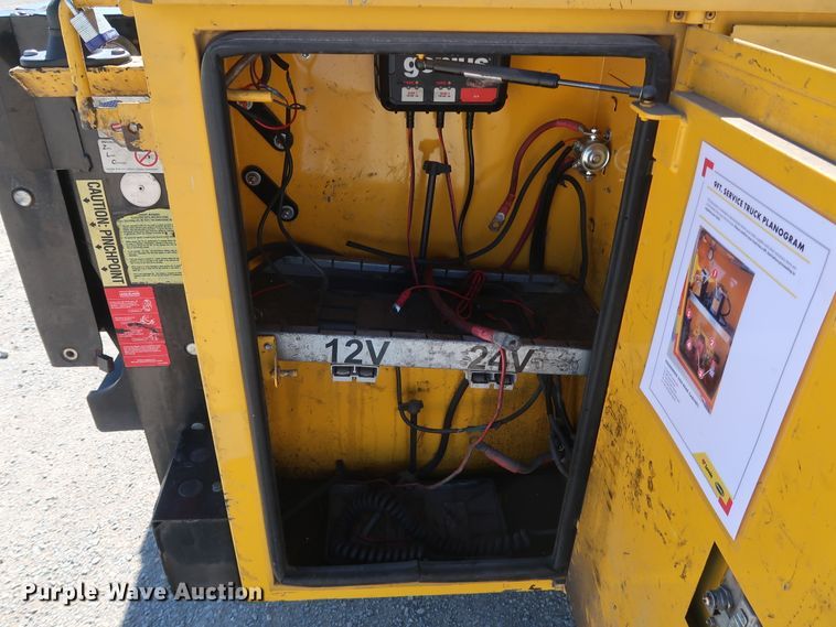 image for item IY9135 2014 Ford F350 Super Duty  utility bed pickup truck