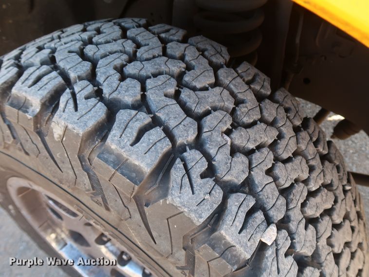 image for item IY9135 2014 Ford F350 Super Duty  utility bed pickup truck