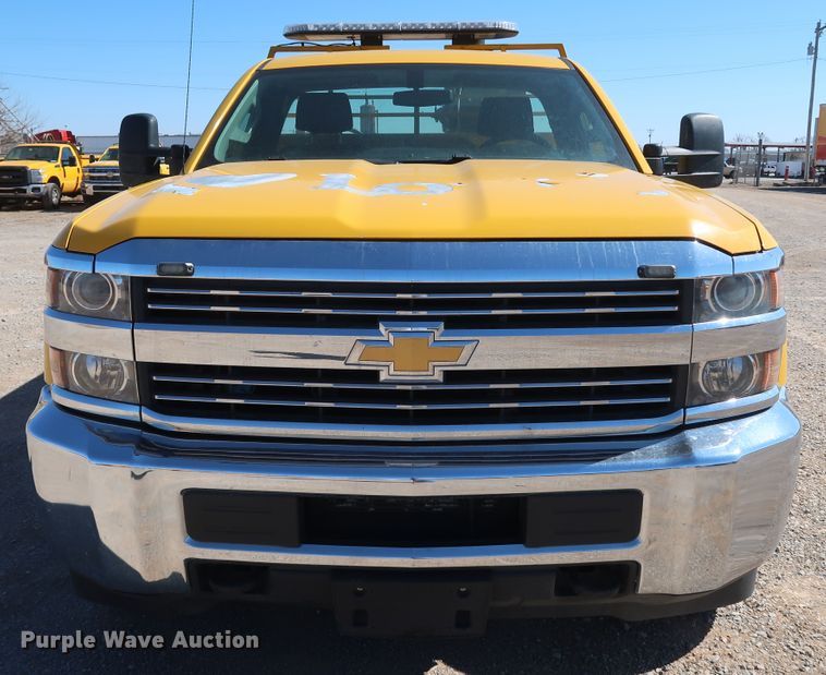 image for item IY9137 2015 Chevrolet Silverado 3500HD  utility bed pickup truck