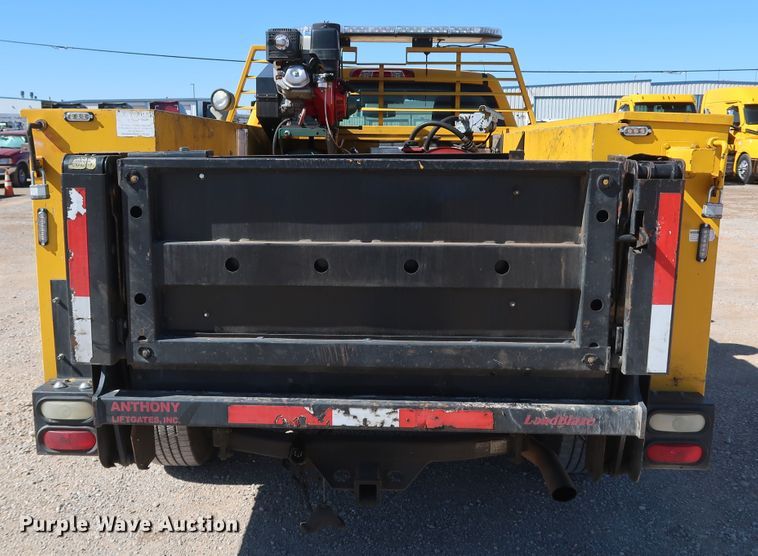 image for item IY9137 2015 Chevrolet Silverado 3500HD  utility bed pickup truck