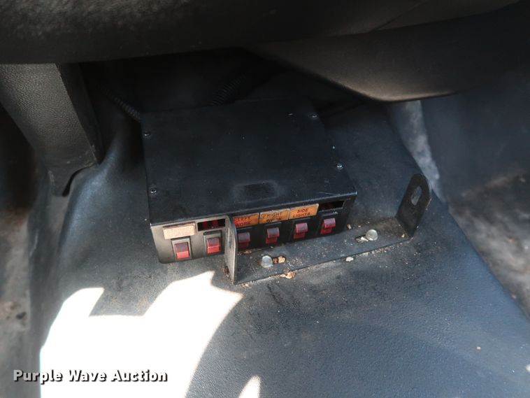 image for item IY9137 2015 Chevrolet Silverado 3500HD  utility bed pickup truck