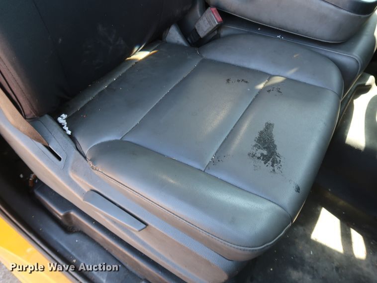 image for item IY9137 2015 Chevrolet Silverado 3500HD  utility bed pickup truck