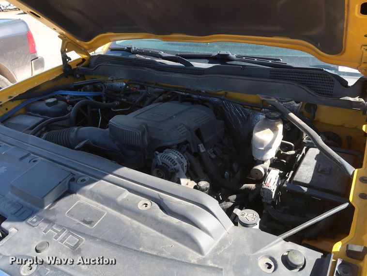 image for item IY9137 2015 Chevrolet Silverado 3500HD  utility bed pickup truck