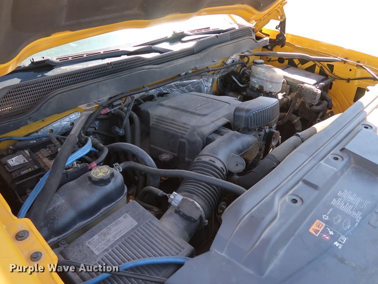 image for item IY9137 2015 Chevrolet Silverado 3500HD  utility bed pickup truck