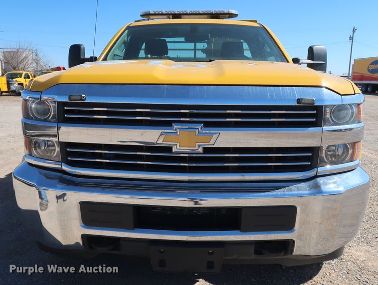 image for item IY9137 2015 Chevrolet Silverado 3500HD  utility bed pickup truck