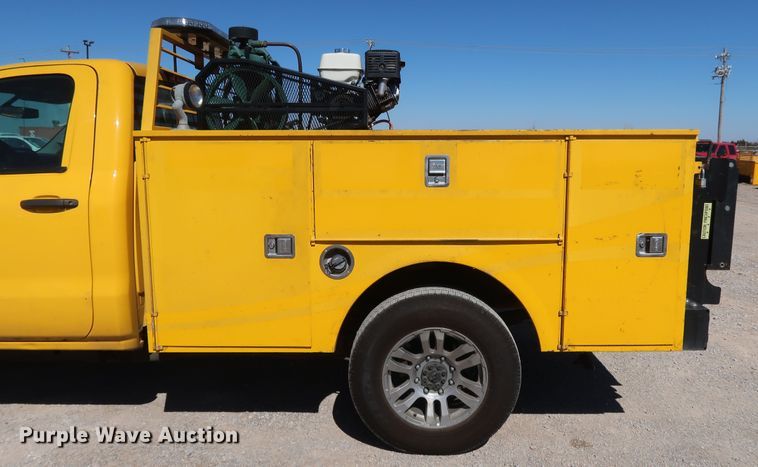 image for item IY9137 2015 Chevrolet Silverado 3500HD  utility bed pickup truck