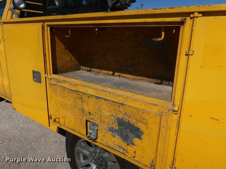 image for item IY9137 2015 Chevrolet Silverado 3500HD  utility bed pickup truck