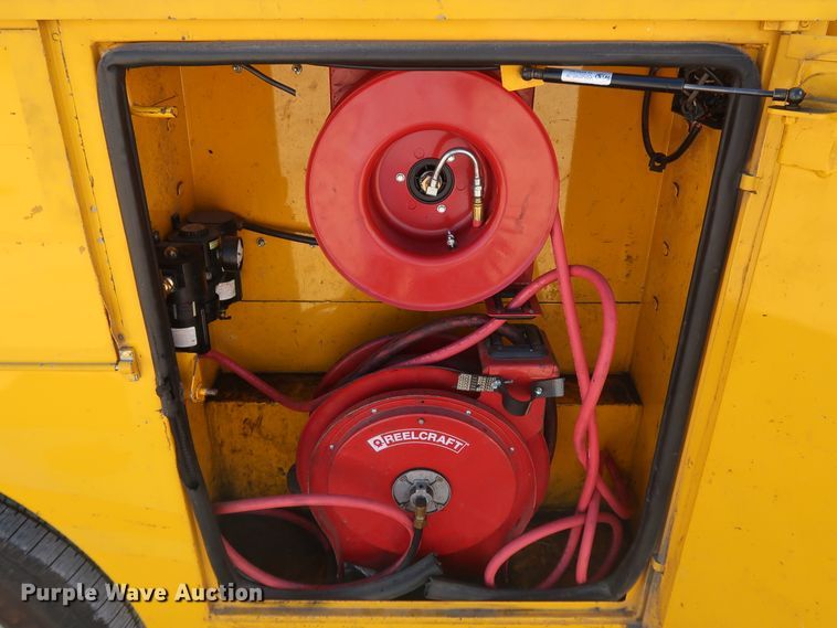 image for item IY9137 2015 Chevrolet Silverado 3500HD  utility bed pickup truck