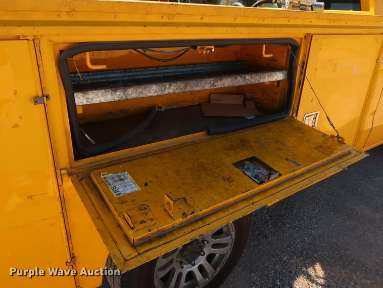 image for item IY9137 2015 Chevrolet Silverado 3500HD  utility bed pickup truck