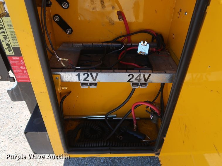 image for item IY9137 2015 Chevrolet Silverado 3500HD  utility bed pickup truck