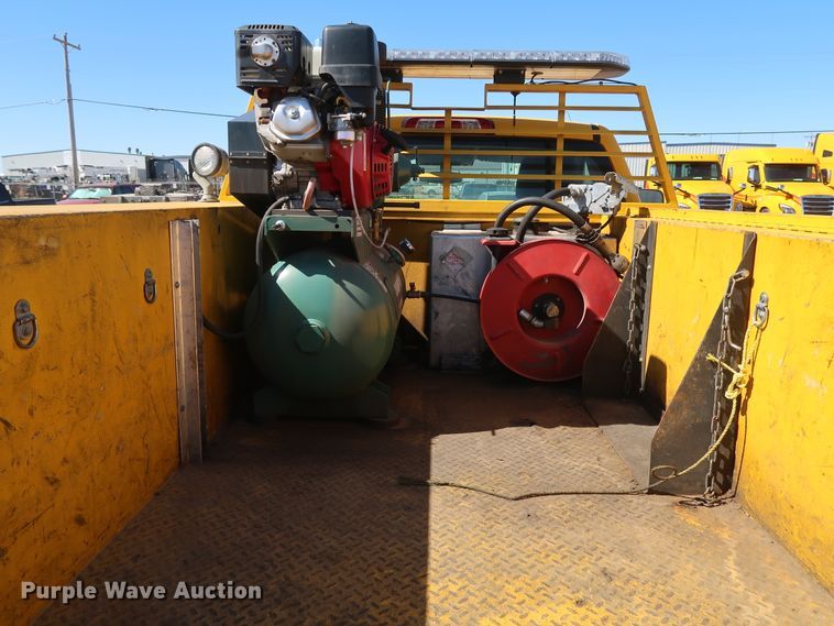 image for item IY9137 2015 Chevrolet Silverado 3500HD  utility bed pickup truck