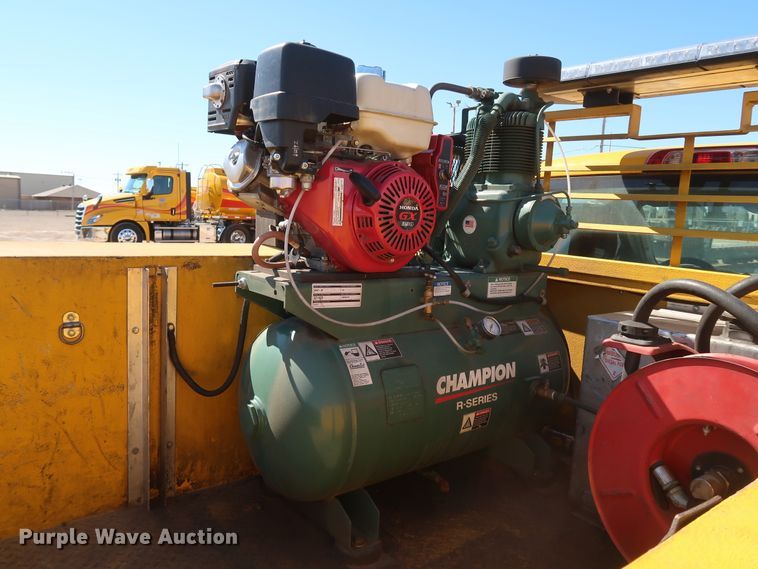 image for item IY9137 2015 Chevrolet Silverado 3500HD  utility bed pickup truck