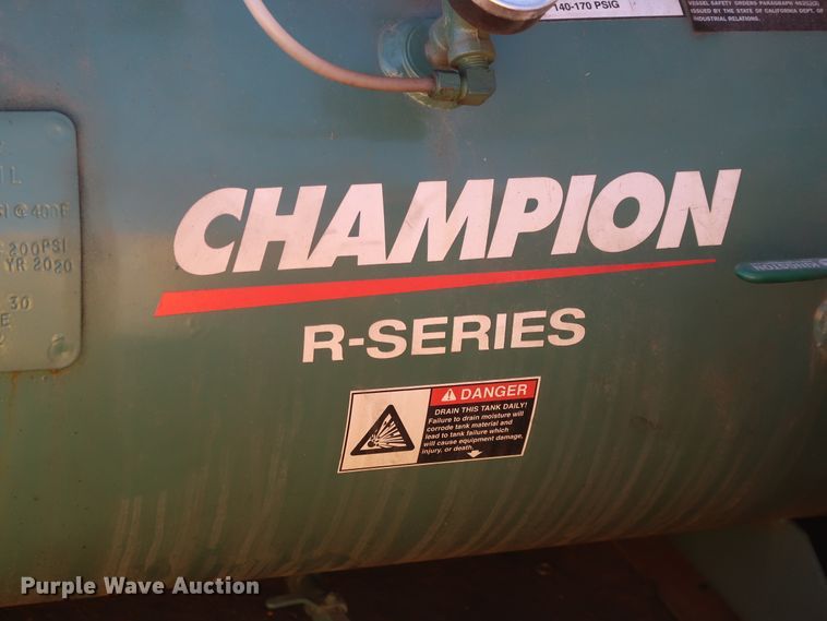 image for item IY9137 2015 Chevrolet Silverado 3500HD  utility bed pickup truck