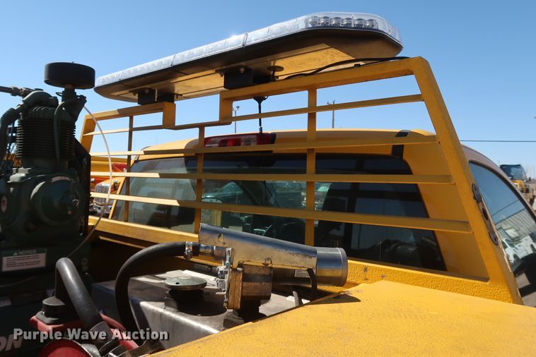 image for item IY9137 2015 Chevrolet Silverado 3500HD  utility bed pickup truck