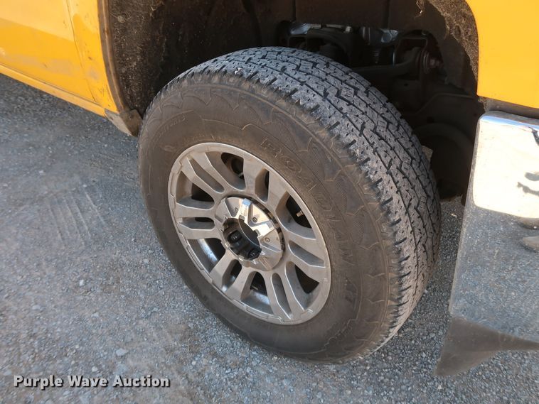 image for item IY9137 2015 Chevrolet Silverado 3500HD  utility bed pickup truck