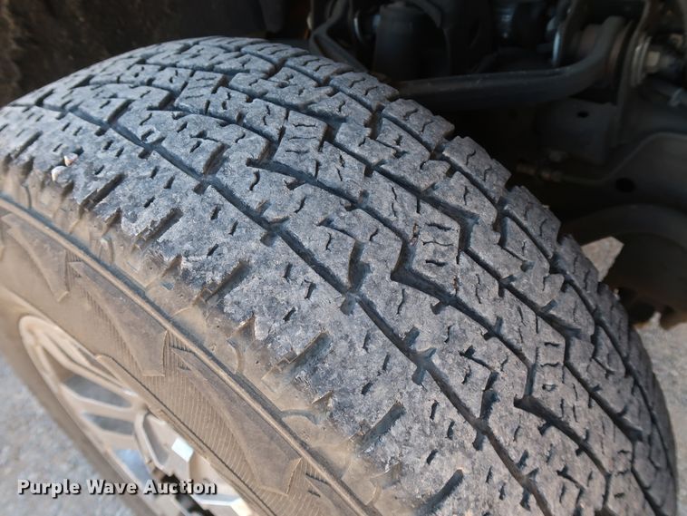 image for item IY9137 2015 Chevrolet Silverado 3500HD  utility bed pickup truck