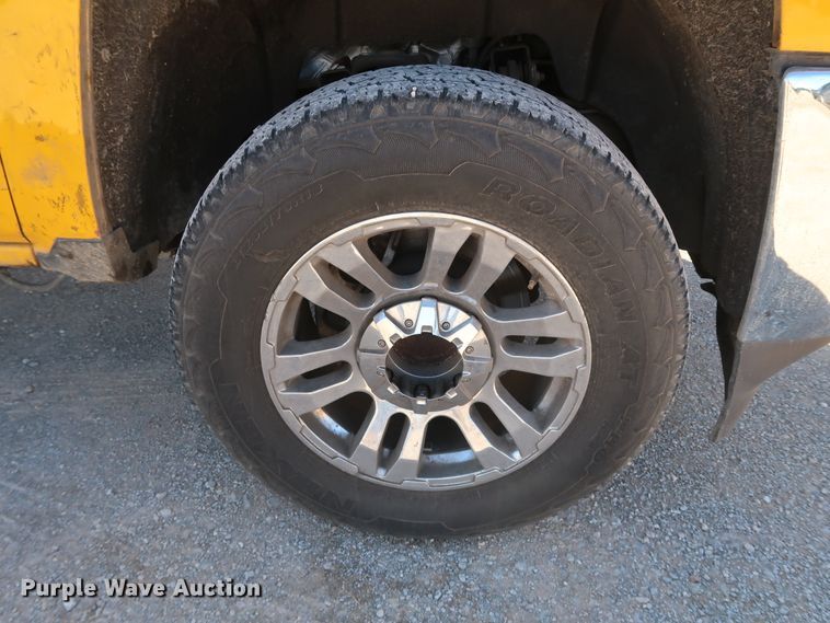 image for item IY9137 2015 Chevrolet Silverado 3500HD  utility bed pickup truck