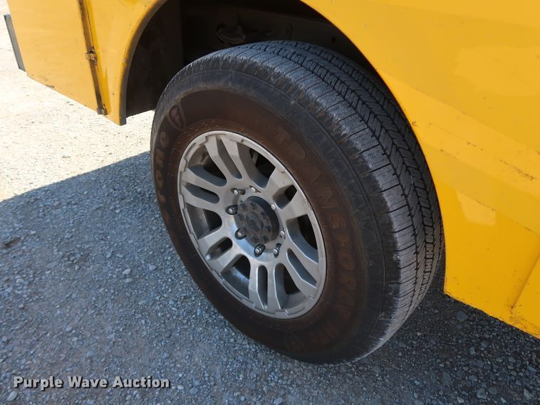 image for item IY9137 2015 Chevrolet Silverado 3500HD  utility bed pickup truck