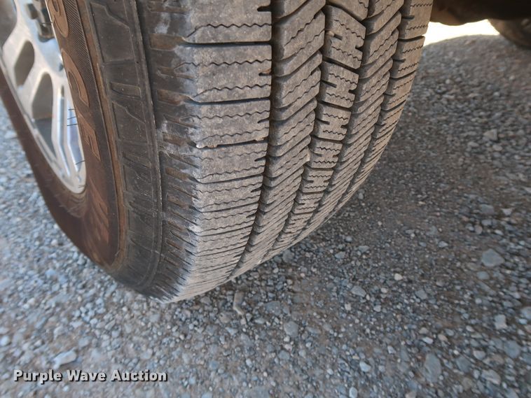 image for item IY9137 2015 Chevrolet Silverado 3500HD  utility bed pickup truck