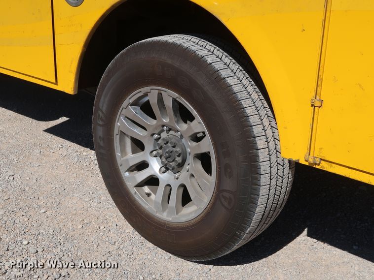 image for item IY9137 2015 Chevrolet Silverado 3500HD  utility bed pickup truck