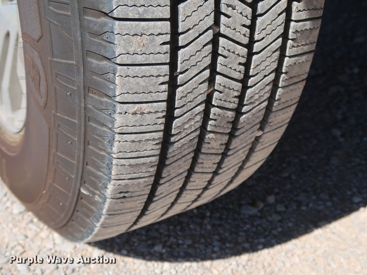 image for item IY9137 2015 Chevrolet Silverado 3500HD  utility bed pickup truck